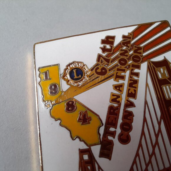 Vintage Golden Gate Bridge Enamel Pin: 1984 Lions Club Convention Souvenir - Picture 5 of 8